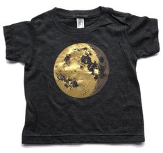 One of favorite moon designs!  Have you seen all of our  constellation, solar system & moon shirts?This New MOON shirt is soft tri-blend of cotton, polyester and rayon.... it's sweatshop free, made in the USA, and printed with a beautiful metallic gold foil. The crescent moon is a matte, brown ink and complements the shiny foil nicely. This item is quite reflective and lovely in person.▼▼ MORE MOON PRODUCTS ▼▼BABY CLOTHES:- Organic Moon Onesie: https://www.etsy.com/listing/129967155- Silver Stars Science, Moon Phases Shirt, Silver Shirt, Preteen Fashion, Moon Dress, Moon Graphic, Moon T Shirt, Space Shirts, White Moon