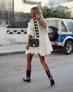 Cowboy Boots Women Outfits, Cowboy Boots Outfit, Western Boots Outfit, Mode Prints, Festival Looks