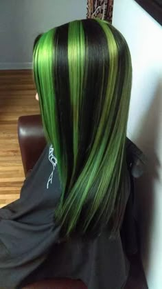 Black And Green Hair, Skunk Hair, Hair Color Streaks, Hair Streaks, Alternative Hair, Scene Hair