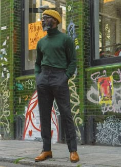 Green Turtleneck Outfit, Turtle Neck Outfit Men, Ftm Outfits, Mens Poses, Turtleneck Outfits, Grey Pants Men, Dapper Outfit, Turtle Neck Men, Mens Turtleneck