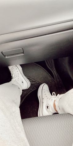 Leather Platform Converse, Converse Haute, White Platform Converse, Converse Fits, Platform Outfit, Outfit Converse, High Top Converse Outfits, White Converse Outfits, Converse Outfit