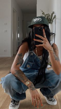 Windy City Series, Liz Tomforde, Jumpsuit Overalls, Aesthetic Streetwear, Inspo Outfit, 90s Retro, Windy City, Looks Chic