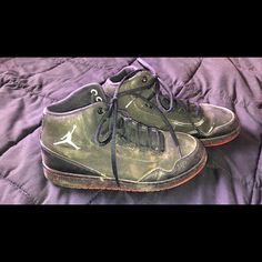 Lightly Worn Boys Jordan’s. Need A Little Scrub Up And Will Look Brand New! Black Basketball Shoes With Speckled Midsole, Black Basketball Shoes With Speckled Midsole And Round Toe, Jordans For Men, Boys Shoes, Jordan Shoes, Athletic Shoes, Men's Shoes, Black And Red, Man Shop