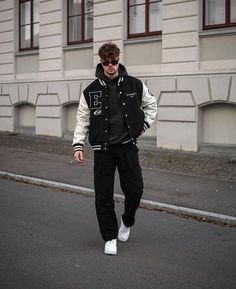 College Outfits Men, Fashion Outfits Men, Outfits Men Streetwear, Winter Inspiration, Outfit Streetwear, Varsity Jacket Men, Mens Jackets Casual