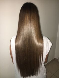 Lissage bresilien V Hair, Hair Inspiration Long, Caramel Hair, Glossy Hair, Long Brown Hair, Long Layered Hair, Dream Hair, Brushing, Layered Hair