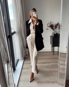 Outfit Formal Mujer, Real Estate Outfits, Money Fashion, Corporate Attire, Corporate Fashion, Business Outfits Women, Work Fits