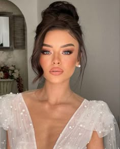 Modern Bride Hairstyles, Sanggul Cepol, Short Updo, Veil Hair, Wedding Hair Up, Guest Hair, Bridesmaid Hair Makeup, Wedding Guest Hairstyles, Long Hair Wedding Styles