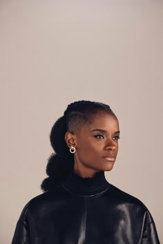 Letitia Wright Hairstyle, Wakanda Fashion, Shuri Black Panther Aesthetic, Letitia Wright Wallpaper, Shuri Wakanda Forever Wallpaper, Black Panther 2 Shuri, Letitia Wright Black Panther, Black Panther Wakanda Forever Aesthetic, Shuri Black Panther