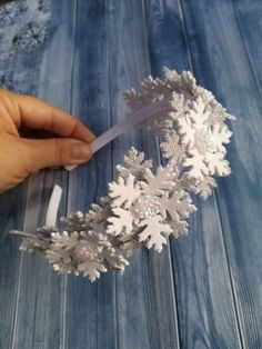 Christmas Plays For Kids, Frozen Headband, Christmas Headdress, Christmas Headpiece, Christmas Dress Up, Baby Hair Bands, Headpiece Diy, Christmas Program, Christmas Week