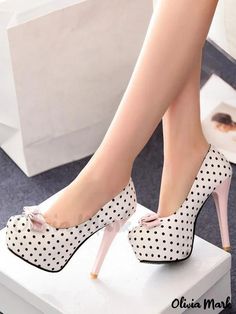 Olivia Mark - Vintage High Heel Shoes with Black Platform, Polka Dot Pattern, and Bow Accent Mode Adidas, Vintage High Heels, Stiletto Shoes, Platform High Heels, Gorgeous Shoes, Fabulous Shoes, Black High Heels, Crazy Shoes, Pretty Shoes