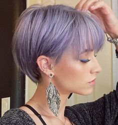 Flow Haircut, Feminine Pixie Cuts, Short Purple Hair, Pixie Haircut Styles, New Short Hairstyles, Pixi Beauty, Haircut Men, Girl Haircuts, Short Hair Color