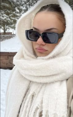 winter girl Winter Outfit Japan, Women's Balaclava, Japan Outfits, Scarf Trends, Winter Girl, Scarf Outfit, Winter Engagement Photos, Italy Outfits, Uni Outfits