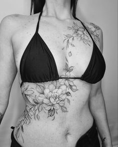 Tattoo Ideas Female Half Sleeve, Floral Back Tattoos, Hip Thigh Tattoos, Tato Henna, Floral Tattoo Sleeve, Chest Tattoos For Women, Chest Piece Tattoos, Pretty Tattoos For Women