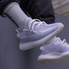 This Yeezy showcases an industrial-inspired upper. Maybe its a nod to Kanyes close friend Virgil Abloh who utilised an array of deconstructed features for his Off-White collection. Just like some of those, a complete see-through stripe features across the sidewall. And so, this pair is also going by the name Yeezy Boost 350 V2 Clear Stripe. Street Outfits Men, Yeezy Kanye West, Yeezy Outfits, Adidas Shoes Yeezy, Yeezy 350 V2, Shoes Yeezy