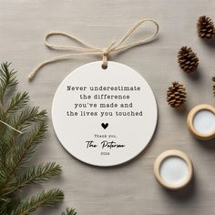 a white ceramic ornament with the words, never underestinate the difference you've made and the lives you touched