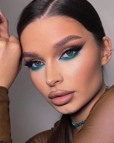 Fashion Ideas For Women, Classy Looks, Eye Makeup Images, Fresh Fashion, Eye Makeup Steps, Makeup Eye Looks