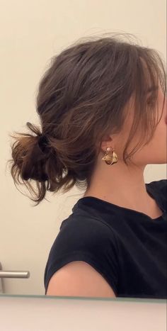 Messy Bun Hairstyles, Hairstyles For School, Hairstyles Haircuts, Messy Hairstyles, Hair Day, Bun Hairstyles, Pretty Hairstyles