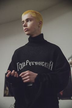 Gosha Rubchinskiy fall/winter 16 Backstage Photography Masha Demianova Tall Men Fashion, Tall Men, Fashion Culture, Shaved Hair, All About Fashion, Men Fashion, Shirt Design, Pretty People