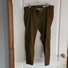 Full Belly Panel Many Pockets Including Cargo Beltloops Closure Has A Snap But No Zipper Nwt Color: Oak Moss *Gap Recommends Buying Maternity In Your Pre-Pregnancy Size Utility Romper, Comfy Romper, Silver Pants, Ankle Pants Women, Gap Maternity, Ankle Dress Pants, Black Capri Leggings, Stretch Dress Pants, Casual Joggers