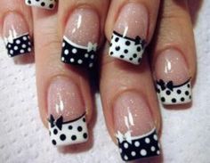 Square Nail Designs Black And White, Clear Nails With Polka Dots, Polk A Dot Nails, Black French Tip With Design, Pokadot Nails Acrylic, Polkadot Nailart, 2000s Nails Trends, Diy Nails Easy, Bow Nail Designs