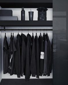 Matte Black Accessories, Blvck Paris, Look Retro, All Black Everything, Black Accessories, Black Aesthetic Wallpaper, Dark Photography, Black Love, Black Wallpaper