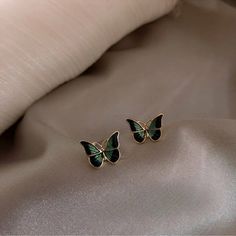 Nwt Green Butterfly Earrings Costume Jewelry Jewellery Organization, Butterfly Stud Earrings, Family Jewels, Butterfly Earrings Stud, Dope Jewelry, Green Butterfly, Pretty Jewelry, Classy Jewelry, Book Stuff