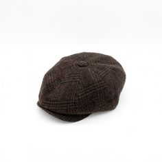 8 Panel Plaid Patterned Hat - Winter Unisex Hat Step back in time with our Classic Newsboy Hat. Perfect for those chilly fall and winter days, this lightweight and breathable hat is made of wool and polyester components. Also known as the casquette gavroche or baker boy hat, the timeless newsboy cap style adds a touch of sophistication to any outfit. Its plaid patterned color gives it a clean and fresh look, making it a versatile accessory for any occasion. A thoughtful Father's Day gift, this h Peaky Blinders Cap, Peaky Blinders Hat, Gatsby Hat, Suit Hat, Baker Boy Hat, Baker Boy, Newsboy Cap, News Boy Hat, Flat Cap