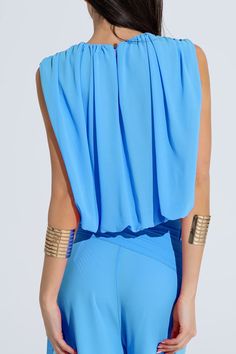 Elevate your spring and summer wardrobe with our Sleeveless Blue Top, featuring an elegant ruche design. Made from 100% polyester with a lining, this top offers a comfortable and relaxed fit, perfect for any casual or party occasion. The crew neckline and ruched detail add a touch of sophistication, making this top ideal for pairing with basic jeans for a chic and effortless look. Model Info: Model is wearing size S. Model's measurements: 33-23-35, Height: 5'9''. Key Features: Regular fit with a Tan Scarf, Top Azul, Basic Jeans, Weather Wear, Skirt Jumpsuit, Scarf Headband, Style Party, Design Fabric, Blue Top