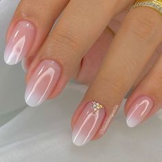 Ainda não superei essa delicadeza 🤩❤️ . . . . . #manicure #manicura #empreendedorismofeminino #unhasdegelperfeitas #unhasemgel… | Instagram Pink Ombre Nails, Subtle Nails, Ombre Nail Designs, Pretty Nail Art, Oval Nails