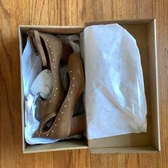 Brand New In Box Beautiful Tan Suede With Hardware Super Comfort Sofft Shoes, Shoes Color, Tan Suede, Size 6, Women Shoes, Brand New, Women Shopping, Color