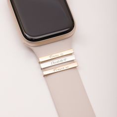 Apple Watch Name Tag Charm in 14K 18K Real Solid Gold, Personalized Smart Watch Straps Charm, Watch Bar Name Charm, Dainty Real Solid Gold Watch Charm Tag Material: Solid Gold (no gold filled or no gold plated material) Available gold karat: 14K (585), 18K (750) Available gold color: Yellow, rose, white Band charm width: 3 mm Watch Straps Sizes: 21 mm x 3.30 mm Measurements may slightly vary due to handwork.   M o r e  *  F r o m  *  U s   Goldstore Jewelry - https://etsy.me/3gHtcrZ * Editor's P Yellow Gold Watch Accessories With Date Display For Gift, Yellow Gold Watch Accessories With Date Display For Anniversary, Yellow Gold Rectangular Watch Bands For Anniversary, Elegant Gold Watch Accessories With Date Display, Gold Bracelet Strap Watch Bands For Formal Occasions, Anniversary Yellow Gold Watch Accessories With Date Display, Elegant Engraved White Gold Watch Accessories, Yellow Gold Rectangular Watch Bands For Gift, Rectangular Yellow Gold Watch Bands For Gift