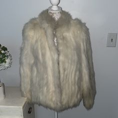 Vintage White Fox Fur Jacket Has Pocket Smoke Free Home Although Has Vintage Smell Has Some Stains On Lining, Stain On Left Arm Could Use A Dry Cleaning But Absolutlry Stunning 1 Of A Kind! Coats Vintage, Fox Fur Jacket, White Fox, Fox Fur, Fur Jacket, White Vintage, Fox, Stain, Jackets & Coats