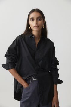 Black Cotton Shirt Outfit, Black Oversize Shirt Outfit, Large Shirt Outfit Women, Oversized Black Shirt Outfit, Womens Button Up Shirt Outfit, Black Button Up Shirt Outfit, Oversized Button Up Shirt Outfit, Black Shirt Outfit, Black Shirt Outfits