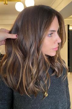 Short Brown Hair Ideas For Summer, Highlights Brown Hair No Bleach, Brunette Hair With Babylights, Lowlights And Highlights, Ideas De Pelo, Color Castaño, Brunette Balayage Hair