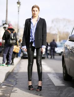 13 Style Tricks That Will Instantly Update Your Basic Button Up | WhoWhatWear.com Andro Fashion, Leather Leggings Look, Basic Blouses, Badass Style, Leather Pant, Uniform Fashion, Spring Street Style