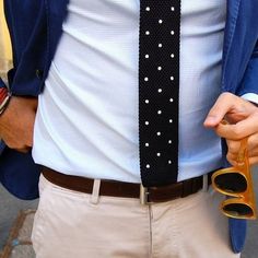 Blazer Bleu, Mens Fashion Blog, Knit Tie, Well Dressed, Stylish Men, Look Fashion, Mens Suits