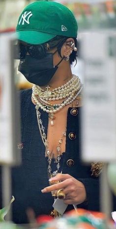 Rihanna Street Style, Ugly Outfits, Rihanna Outfits, Rihanna Looks, Boujee Outfits, Head Scarf Styles, Rihanna Style, Fashionista Clothes, Love Clothing