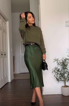 trends ideas with satin long skirt how to style silk maxi skirt women skirt ootd Silk Green Dress Outfit, Long Green Satin Skirt Outfit, Womens Silk Skirt Outfit, Emerald Winter Outfit, Fall Green Outfits Women, Casual Chic Skirt Outfits, Green Silk Midi Skirt Outfit, Green And Gold Outfit Casual, Forest Green Skirt Outfit