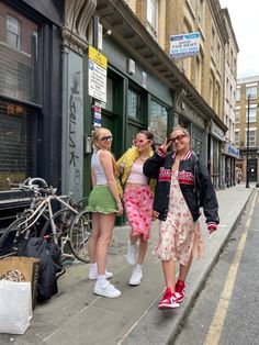 Nyc Baby, Sister Outfits, Older Sister, Friend Photoshoot, Instagrammer, Friend Photos, Mode Vintage, Fitness Inspo, Summer Girls