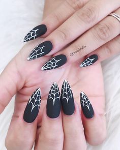 Almond Nails Design Black, Halloween Vampire Nails, Black Nail Ideas Almond, Halloween Almond Nails Design, Sloth Sin, Halloween Almond Nails, Nails Design Black, Nail Ideas Almond, Black Nail Ideas