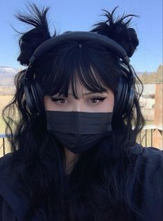 👄👄. NOT MINE Alt Goth Hairstyles, Gothic Hair Inspiration, Long Grunge Hairstyles With Bangs, Casual Goth Hairstyles, Goth Shag Haircut, Goth Grunge Hairstyles, Goth Half Up Half Down Hair, Alternative Hairstyles Curly Hair, Cute Gothic Hairstyles