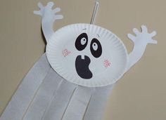 Looking for a last minute halloween craft? Paper Plate Ghost Craft: Halloween Crafts for Kids and Homemade Decorations - Kaboose.com Image Halloween, Halloween Countdown, Plate Crafts, Groundhog Day