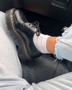 Oxford Doc Martens Outfit, Doc Martens Outfit, Dr Shoes, Hype Shoes, Shoe Inspo, Aesthetic Shoes, Doc Marten Oxford, Swag Shoes, Mode Inspo