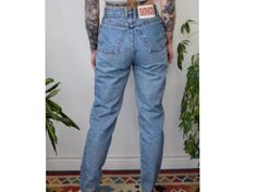 Vintage 1990s Bongo High-Waisted Button Fly Jeans | Made in USA | 100% Cotton | Size 9 | Classic 90s Denim | Raw hem Step into classic 1990s style with these vintage Bongo Jeans by Gene Montesano. Known for their signature high-rise fit and iconic button-fly closure, these jeans embody the laid-back yet stylish fashion of the 90s. Made from durable 100% cotton denim, these jeans provide the perfect balance of structure and comfort for everyday wear. The jeans feature a five-button fly closure, high-rise waist, and tapered leg, making them ideal for pairing with your favorite cropped top, t-shirt, or oversized sweater for a true 90s vibe. With a medium blue wash, these jeans bring an effortless vintage aesthetic to any outfit. Details: * Brand: Bongo by Gene Montesano * Size: 11 (Please che 1990s Style, Bongo Jeans, 1990s Fashion, 90s Denim, Button Fly Jeans, Stylish Fashion, Oversized Sweater, Vintage Aesthetic, Cropped Top