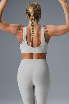 Made for however you choreograph your day, this bra is the epitome of comfort. It’s designed with a scoop neck in the front that mirrors the back, plus a stretchy under-bust band that stays in place. Pair it up with sweats or your go-to leggings. Tank Top Bras, Womens Capris, Tank Top Long Sleeve, Alo Yoga, Center Stage, Bra Women, Hat Hairstyles, Long Sleeve Crop Top, Bra Tops