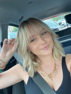 Short Blonde Hair With Fringe, Hair With Fringe Bangs, Cute Wispy Bangs, Blonde Hair With Fringe, Hair With Fringe, Bangs Inspo, Short Hair Fringe, Medium Length Blonde Hair, Medium Length Blonde