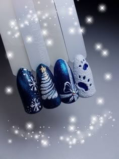 Christmas Nail Art Designs Blue, Blue Christmas Nails 2023, Blue Nails Ideas Winter, Simple Blue Christmas Nails, Nail Art Natale, Blue Glitter Christmas Nails, Xmas Nails Blue, Christmas Nail Designs Blue, Royal Blue Christmas Nails