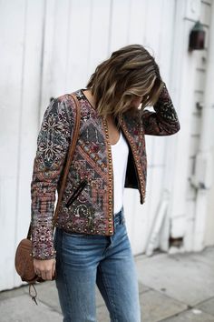 anthropologie statement jacket, embroidered jacket, bohemian fashion, vintage jeans, white t-shirt, spring outfit Statement Pants, Statement Jacket, Estilo Hippie, Mode Boho, A Jacket, Statement Necklaces, Moda Vintage, Embroidered Jacket, Vintage Jeans