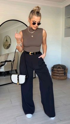 Outfit Minimalista, Minimal Outfit Ideas, Minimal Classic Style, Casual Day Outfits, Elegante Casual, Event Outfit, Stylish Work Outfits, Casual Work Outfits