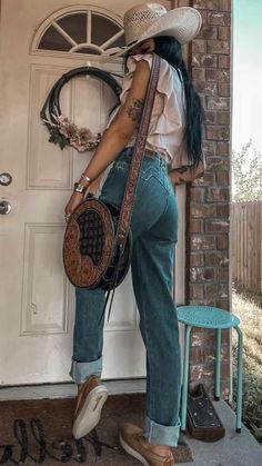 Purses Western, Punchy Outfits, Nfr Outfits, Rodeo Outfit, Outfit Western, Casual Country Outfits, Southern Outfits, Country Style Outfits, Western Wear Outfits